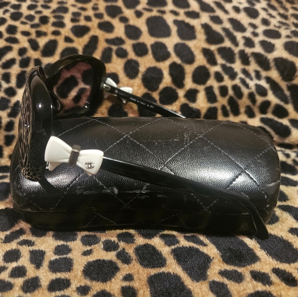 Chanel Black Square Oversized White Bow Sunglasses with Case - Picture 1 of 9